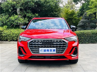 Audi2024 Audi Q3 45 TFSI Quattro stilski i dinamičan